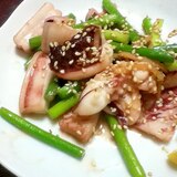 赤イカとニンニクの芽の炒め物【本日のお惣菜】